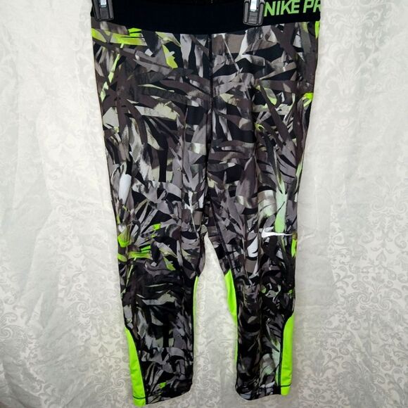 Nike Pro Dri-Fit Capri Athletic Leggings Compress Black White Neon Yellow Size M - Picture 1 of 7